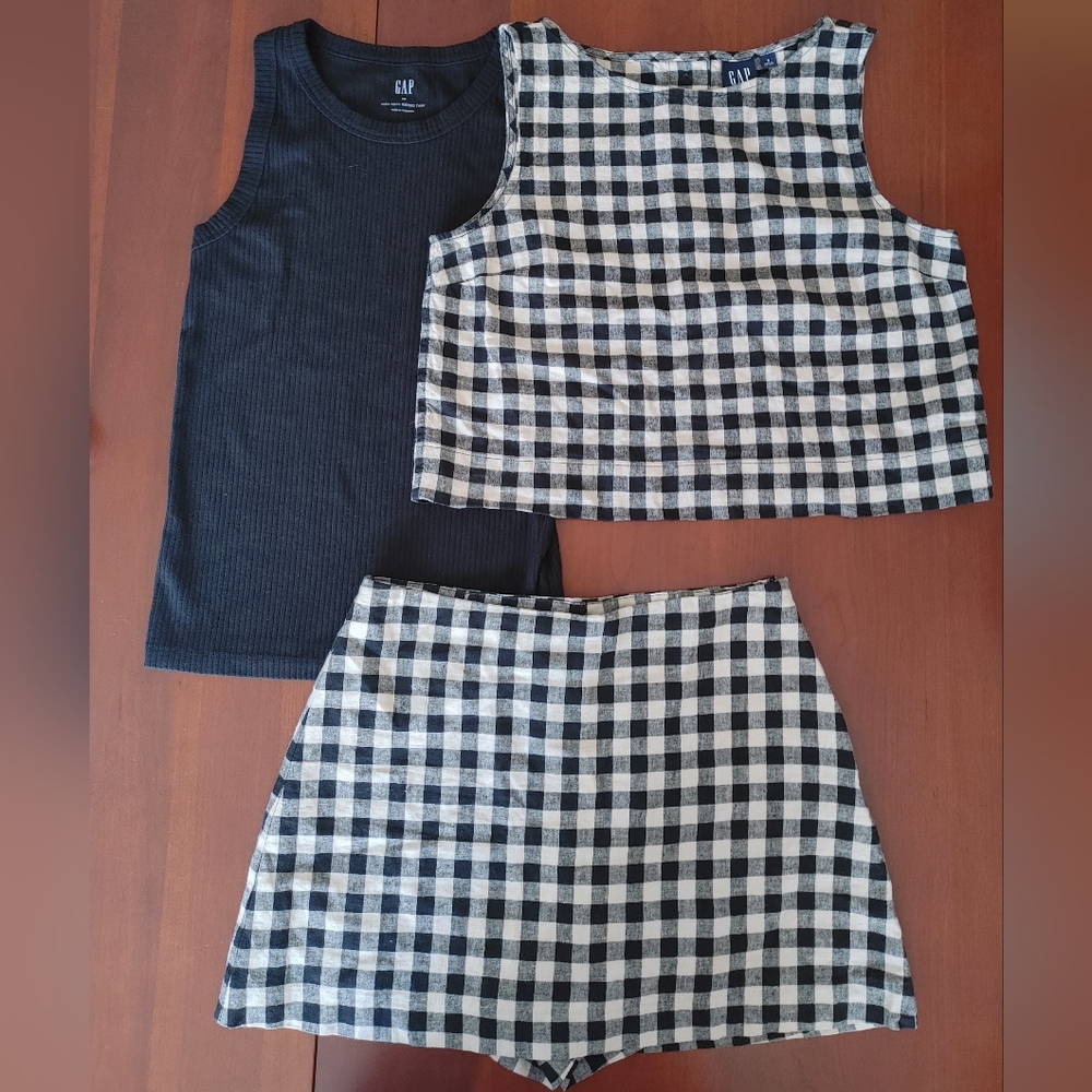 GAP Tan and White Plaid Crop Top and skirt Set with black Gap Tank XS